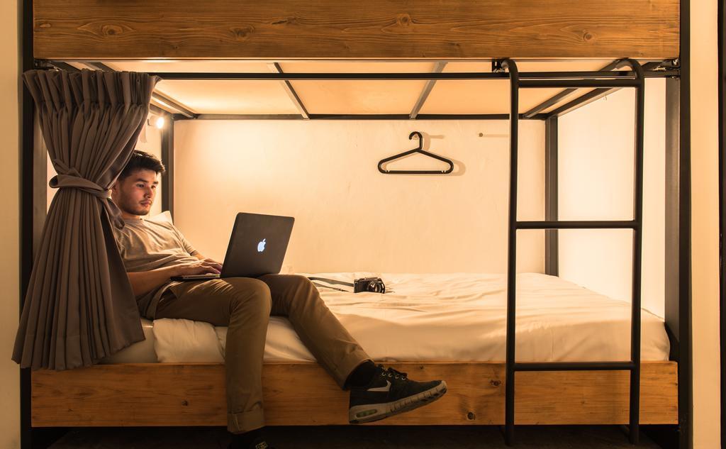 Holy Sheet Hostel Банкок Екстериор снимка