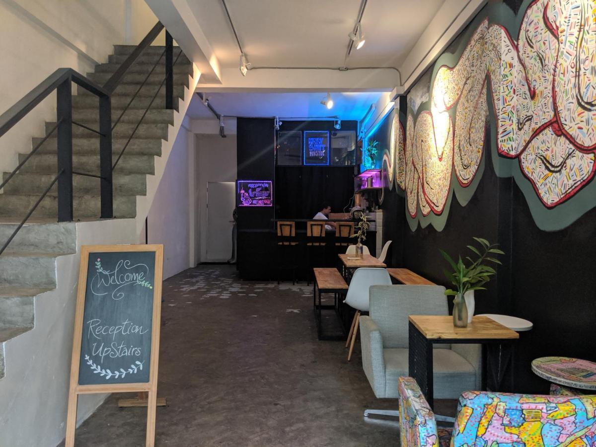 Holy Sheet Hostel Банкок Екстериор снимка